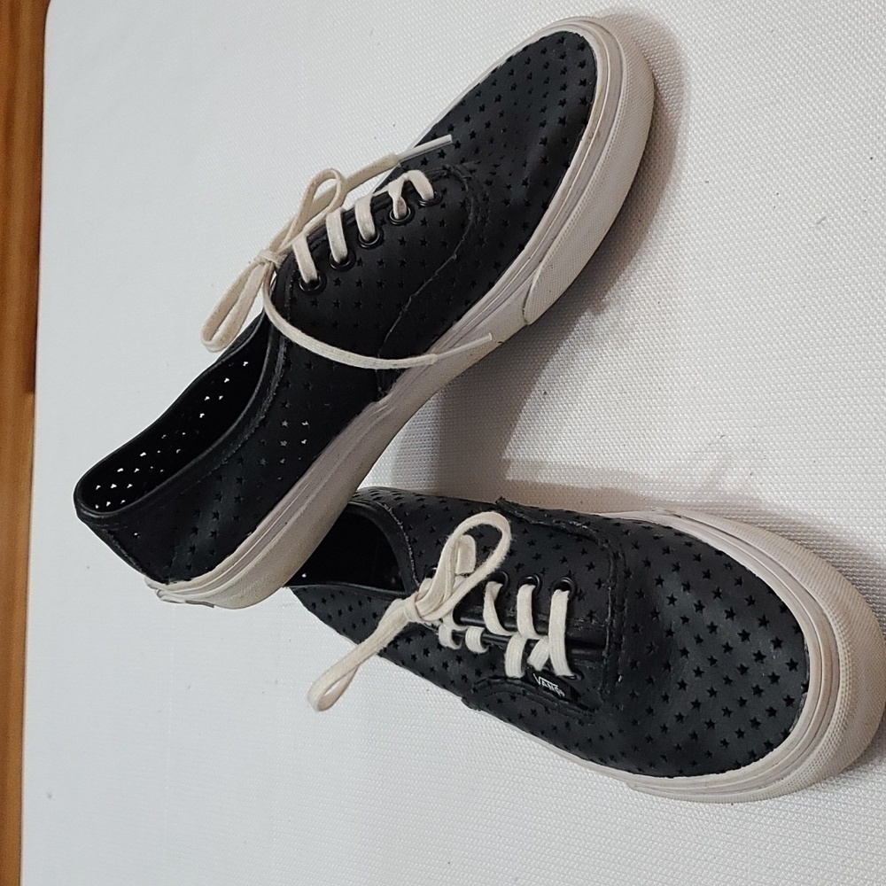 Vans Unisex Sneakers Black Laser Cut-out Stars Laces Size Mens 5.5/Womens 7 EUC‎